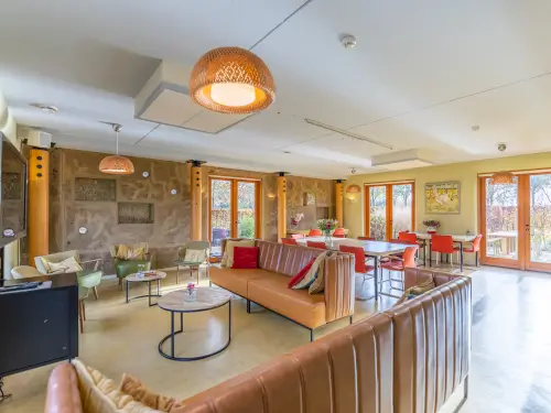 Luxus-Familienhaus aus Stroh und Lehm