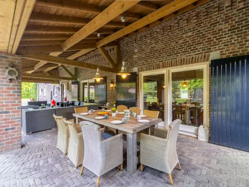 Gemütlicher Ferienhof mit großer überdachter Terrasse