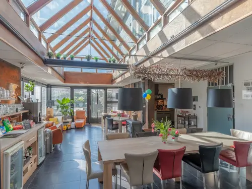 Besonderes Ferienhaus im wasserreichen Friesland mit 10 Zimmern