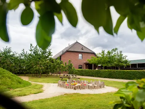 Modernes Ferienhaus zwischen den Obstgärten an der Maas