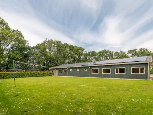 Ferienunterkunft mit großem Gruppenraum und Garten