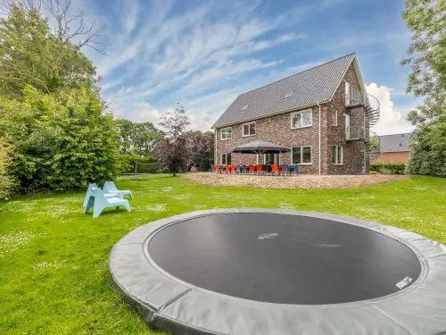Ferienhaus mit sonnigem Garten und privaten Zimmern
