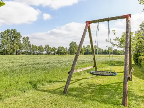 Familienhaus bestehend aus 3 Wohnungen mit viel Spielfläche