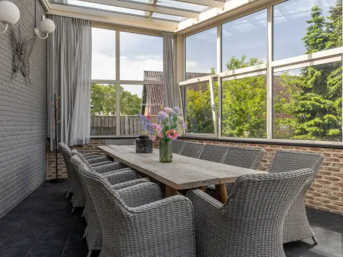 Neu - Geräumiges Ferienhaus mit Spielplatz und Wintergarten