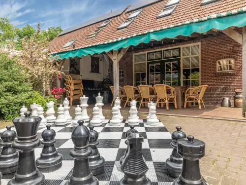 Ferienhaus mit überdachter Terrasse, Außenküche, Kamin und Whirlpool