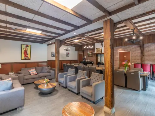 Ferienhaus mit überdachter Terrasse, Außenküche, Kamin und Whirlpool