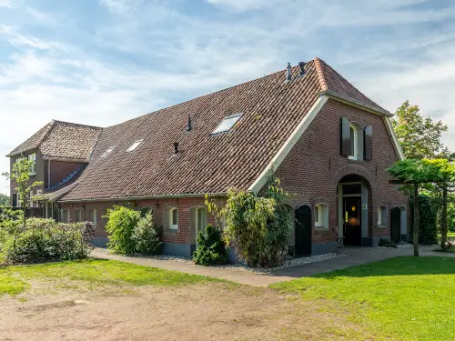 Ferienhaus mit Hottub, beheizter Spielscheune & Pizzaofen