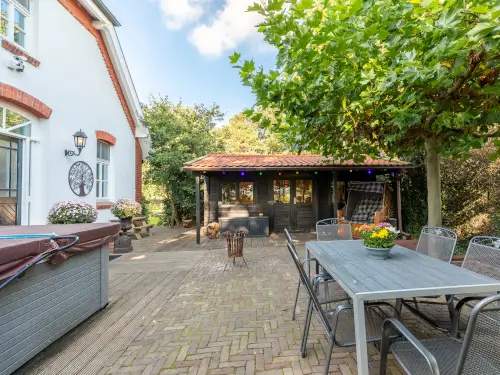 Großes, luxuriöses Ferienhaus mit Whirlpool und Sauna