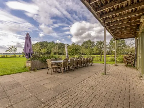 Ferienunterkunft mit Spielwald, Lagerfeuer und überdachter Terrasse