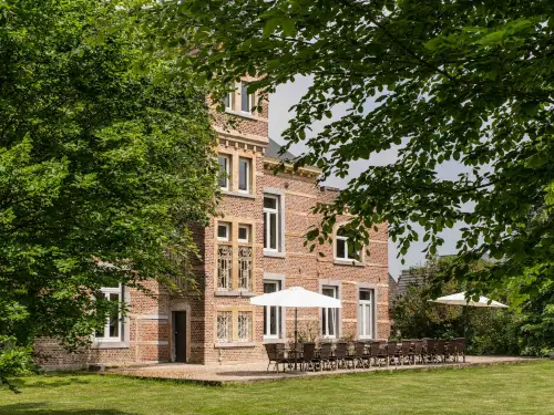 Neu – Authentisches Schloss mit 10 Zimmern und eigenem Badezimmern