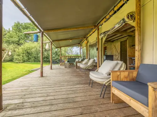 Neu - Gruppenunterkunft mit 3 Lodges mit privater Veranda