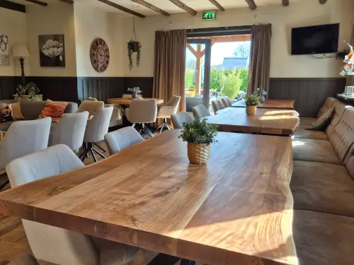 Nostalgische Gruppenunterkunft in der Veluwe mit Terrasse
