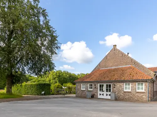 Gemütliches Gruppenhaus + Wohnung in der Nähe eines großen Waldes